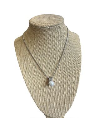 Rhinestone and Pearl Short Silver Necklace